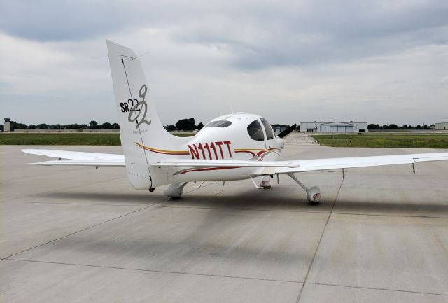 Cirrus SR-22 (N111TT)