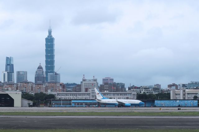 Boeing 737-700 (N50932) - N50932,The United State of America gov. plane. Feb.21