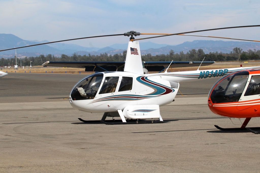 Robinson R-44 (N914RP) - KRDD - 1st time Ive seen an R-44II with luggage racks. This was parked in front of Air Shasta at Redding Sept 17th, 2016. Serial 11448 built 2006.