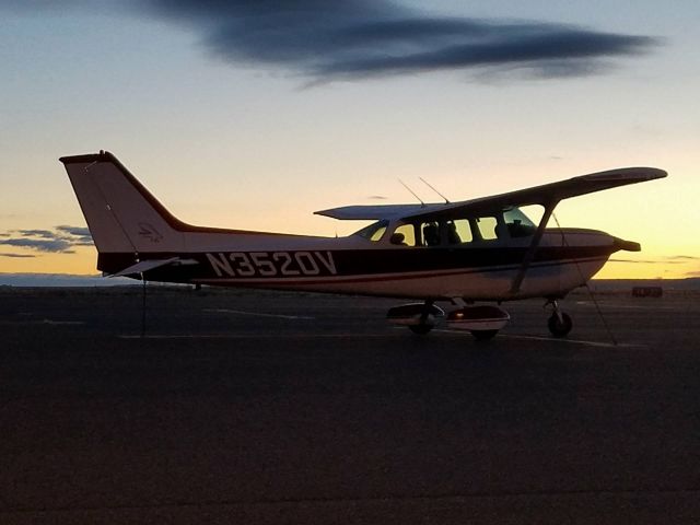 Cessna Skyhawk (N3520V)