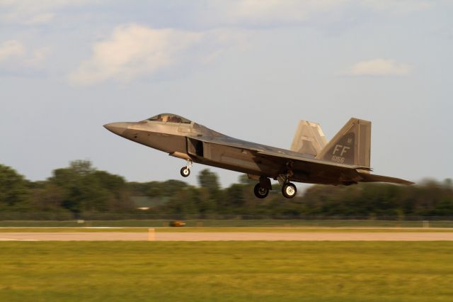 Lockheed F-22 Raptor —