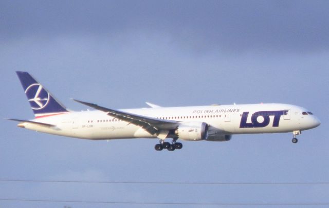 Boeing 787-9 Dreamliner (SP-LSB) - Arriving from Warsaw"Frederic Chopin Intl."(WAW/EPWA)