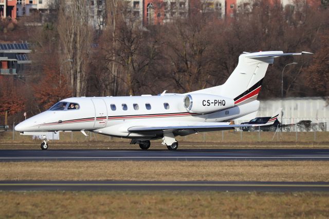 Embraer Phenom 300 (CS-PHQ)