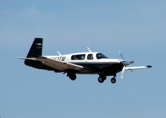 Mooney M-20 (N143TM) - Landing on 14 at Downtown Shreveport.