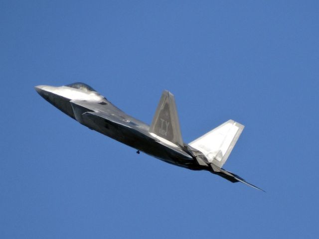 Lockheed F-22 Raptor (05-0104)