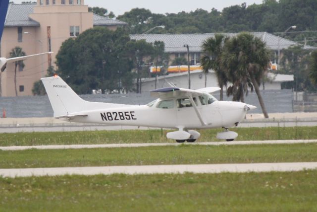 Cessna Skyhawk (N828ME) - Cessna Skyhawk (N8285E) departs Sarasota-Bradenton International Airport