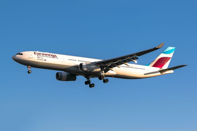 Airbus A330-300 (OO-SFP)