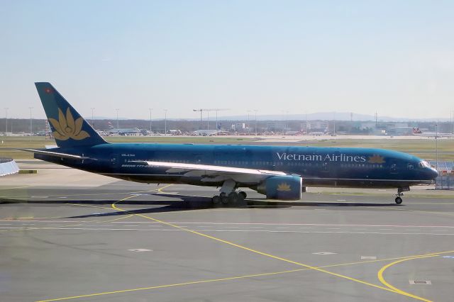 Boeing 777-200 (VOZ144)