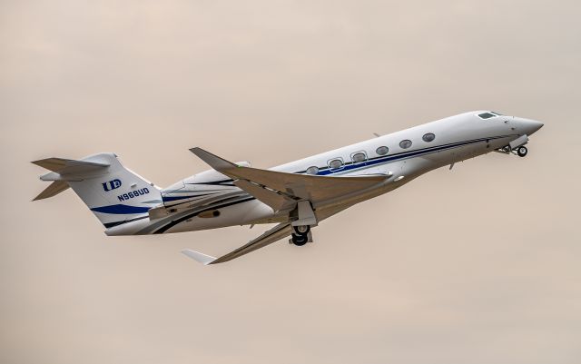 Gulfstream Aerospace Gulfstream G500 (N968UD) - University of Dubuque Gulfstream G500 departing BZN