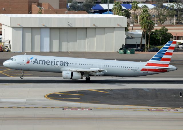 Airbus A321 (N559UW)