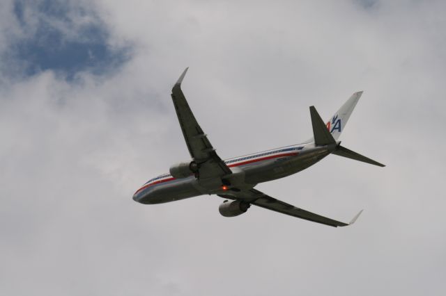 Boeing 737-800 (N925AN)