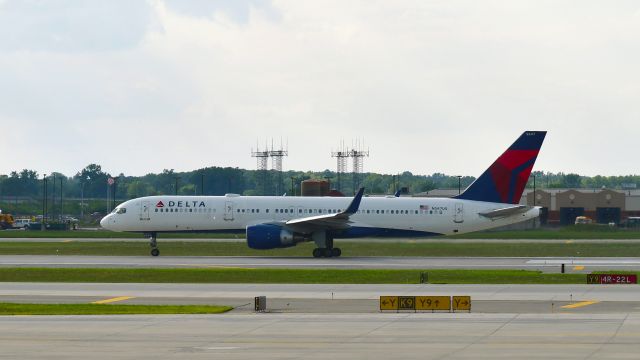 Boeing 757-200 (N547US) - Delta Boeing 757-251(WL) N547US in Detroit 