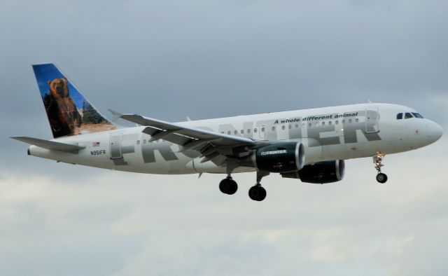 Airbus A320 (N951FR)