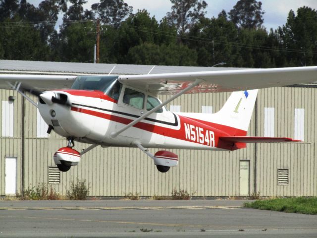 Cessna Skyhawk (N5154R) - Taking off RWY 24