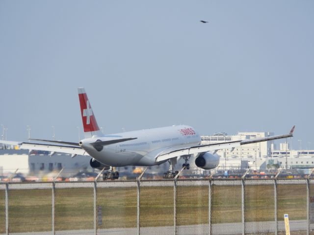 Airbus A330-300 (HB-JHF)