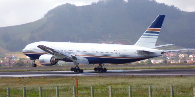 Boeing 777-200 (EC-OJL)