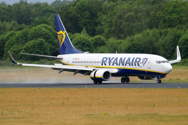 Boeing 737-800 (9H-QDH)