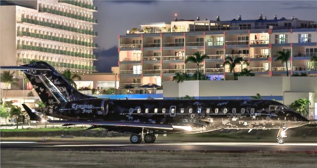 Bombardier Global Express (N82EM)