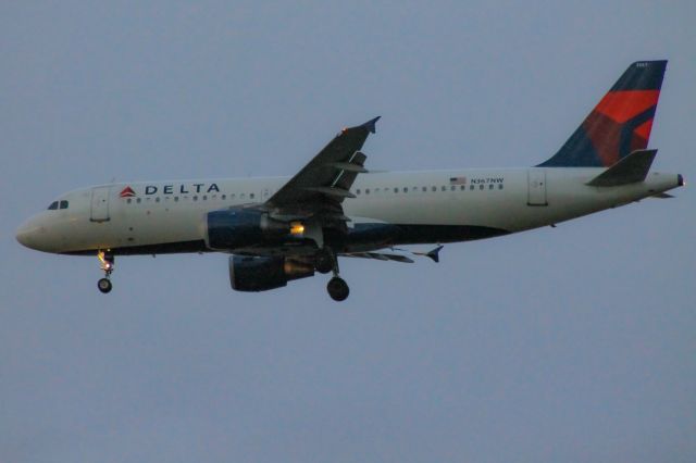 Airbus A320 (N367NW) - Short final for 35R from Atlanta.