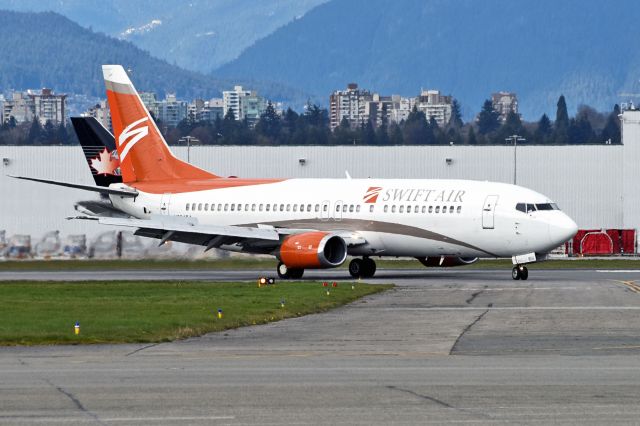 BOEING 737-400 (N804TJ)