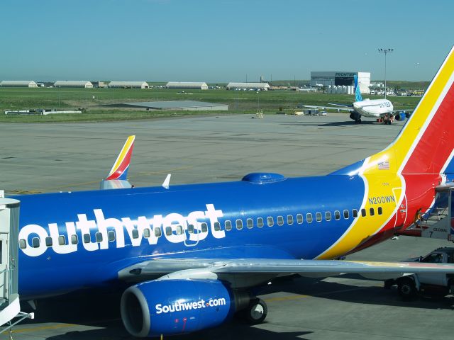 Boeing 737-700 (N200WN) - Sitting in the amex lounge in denver colorado