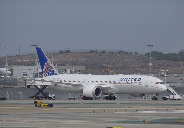 Boeing 787-9 Dreamliner (N26952)