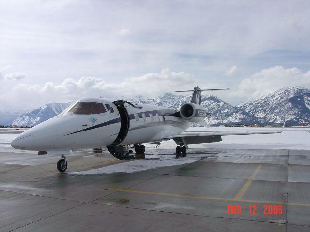 Learjet 60 (N889DW) - Preparing for departure from Mammoth Lake, CA. (KMMH). 3/12/2006