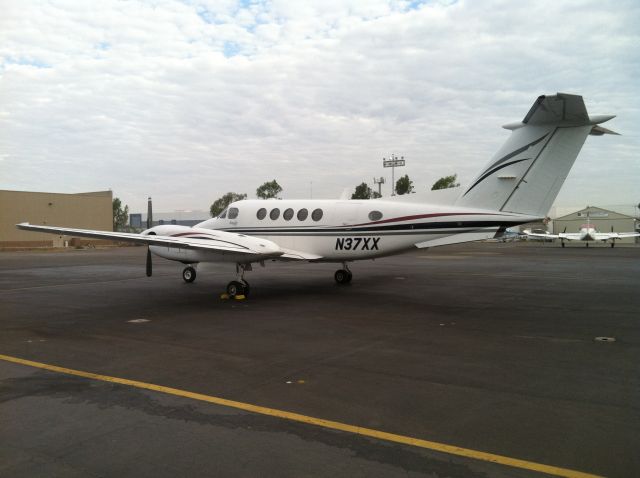 Beechcraft Super King Air 200 (N37XX)