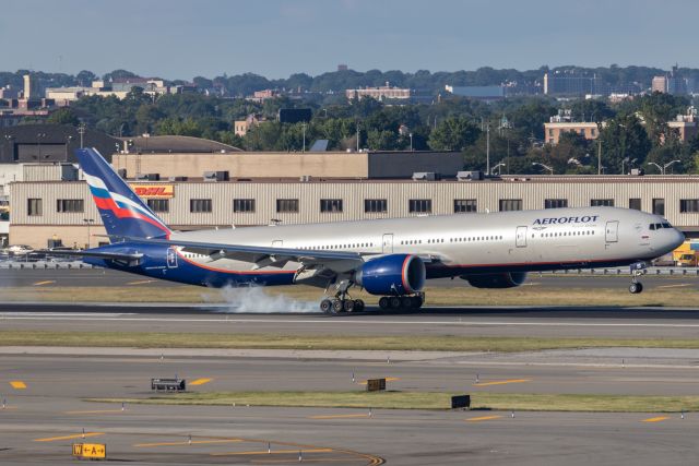 BOEING 777-300ER (VQ-BQM) - Burning hard rubber on 13L.