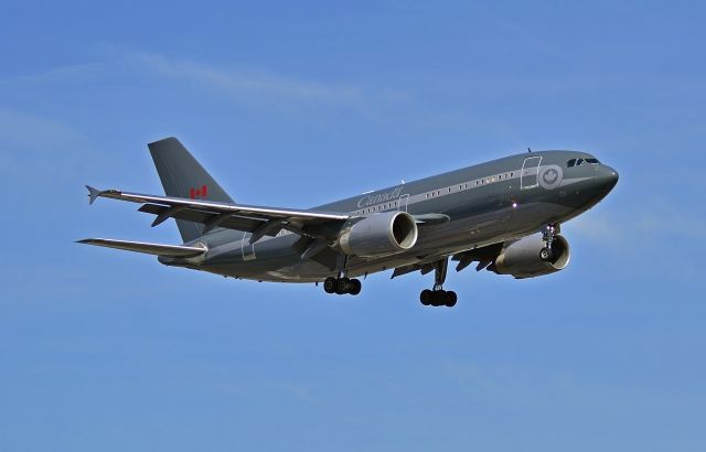 Airbus A320 — - Visite Royale éa Montréal