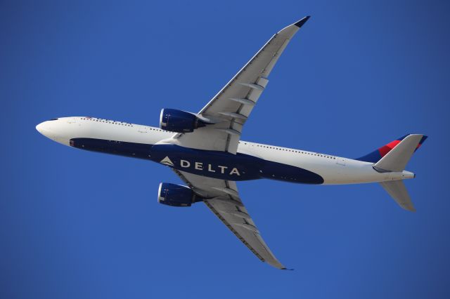 Airbus A330-900 (N415DX)