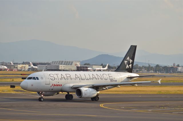 Airbus A319 (N524TA) - Airbus A319-132 N524TA MSN 5280 of Avianca El Salvador with "Star Alliance" livery departing from Mexico City International Airport (02/2019).