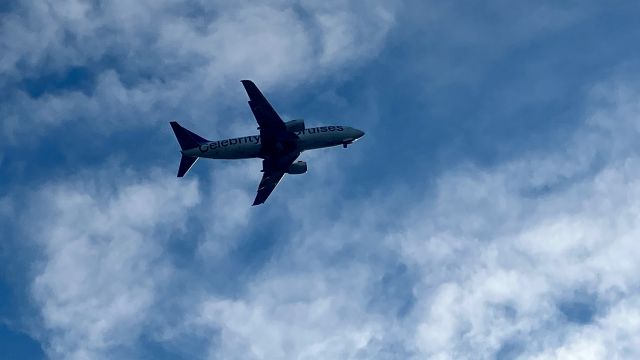 BOEING 737-300 (C-GPNL) - Happy Canada Daybr /Onkar Sound @onkarsound #onkarsound