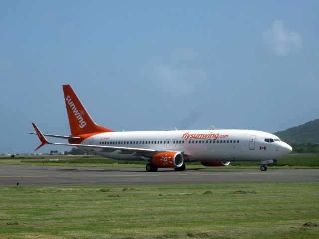 Boeing 737-800 (C-FPRP)