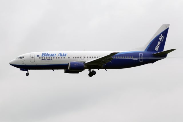 BOEING 737-300 (YR-BAJ)