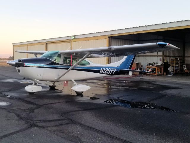 Cessna Skylane (N12077)