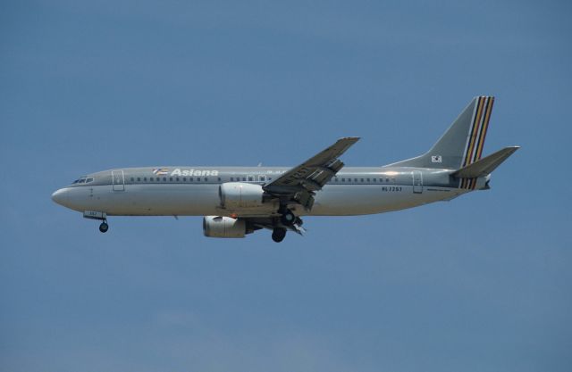 BOEING 737-400 (HL7257) - Final Approach to Narita Intl Airport Rwy34 on 1990/05/27
