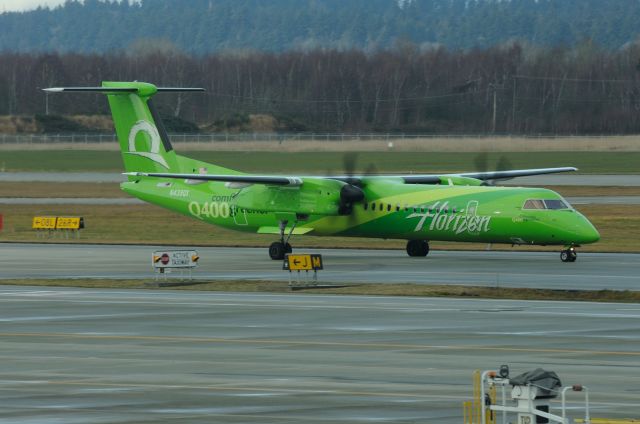 de Havilland Dash 8-400 (N439QX)