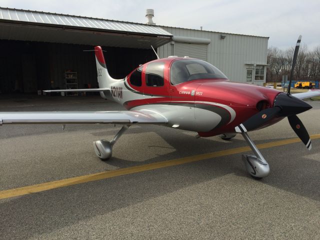 Cirrus SR-22 (N211AW)