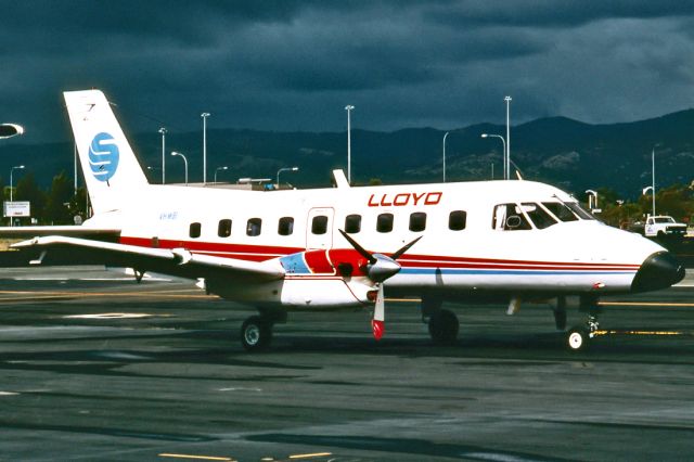 VH-WBI — - LLOYD AVIATION - EMBRAER EMB-110P2 BANDEIRANTE - REG : VH-WBI (CN 292) - ADELAIDE INTERNATIONAL AIRPORT SA. AUSTRALIA - YPAD 12/3/1988