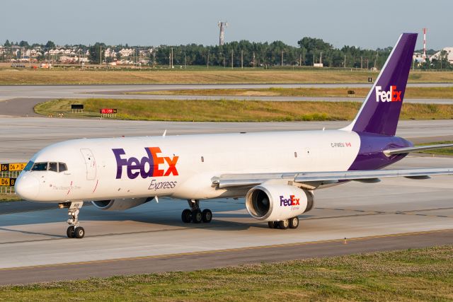 Boeing 757-200 (C-FMEU)