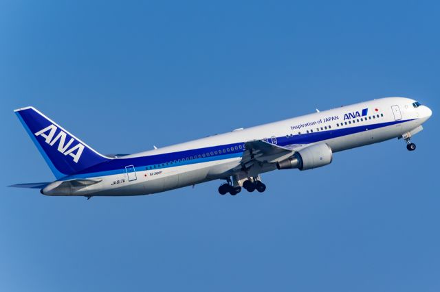 BOEING 767-300 (JA617A)