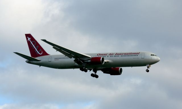 BOEING 767-300 (N351AX) - Operating for Aer Lingus on approach to runway 27.