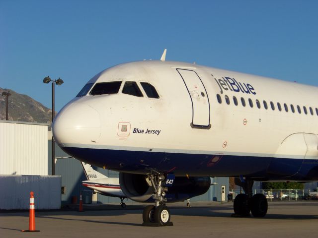 Airbus A320 (N643JB)