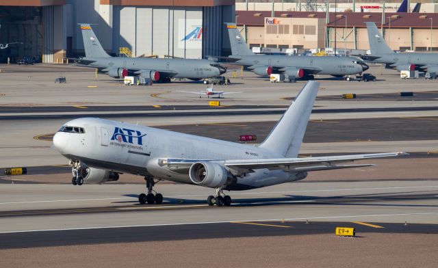 BOEING 767-200 (N763CX) - Spotted at KPHX on May 18, 2020