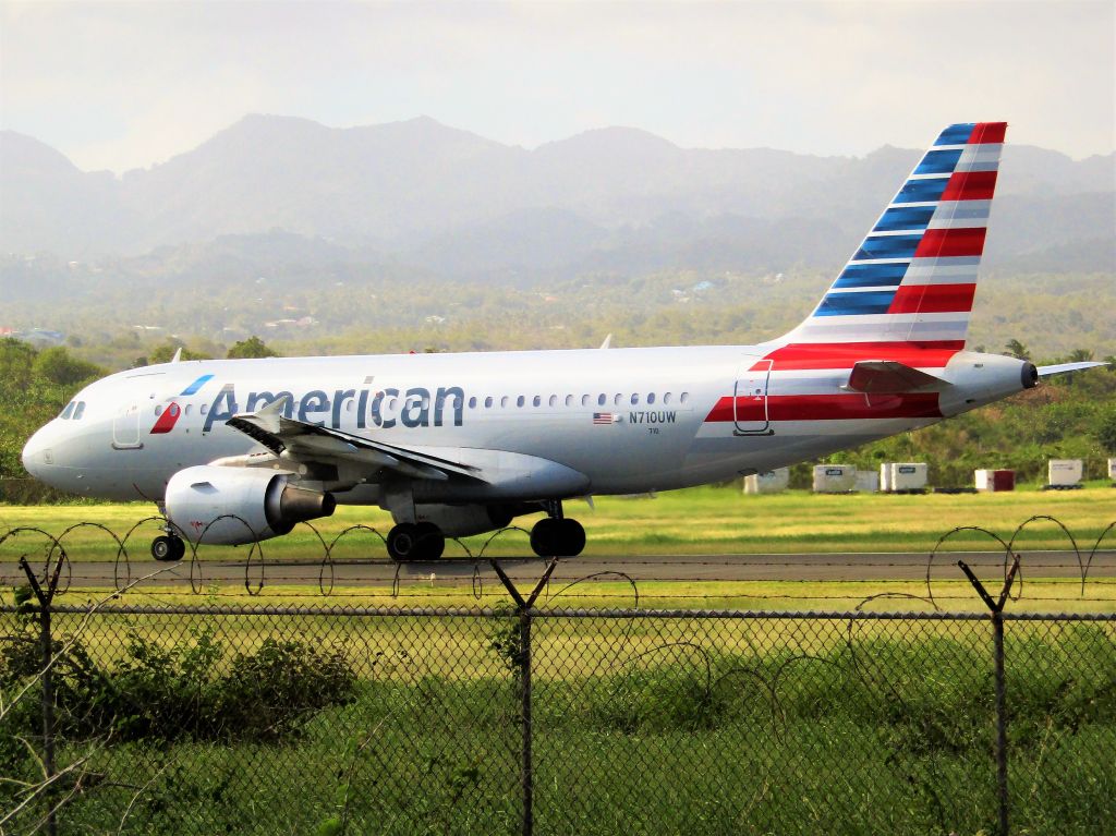 Airbus A319 (N710UW)