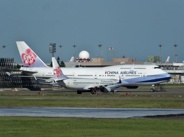 Boeing 737-800 (B-18609)