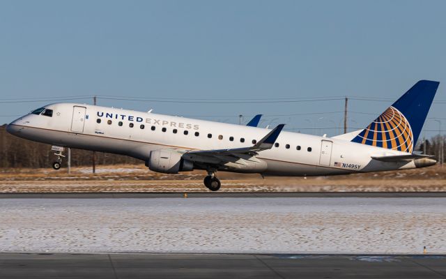 EMBRAER 175 (long wing) (N149SY)