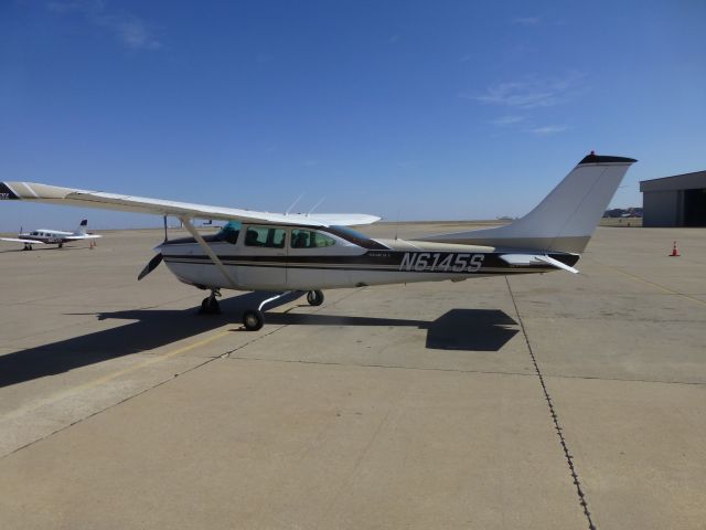 Cessna Skylane (N6145S)