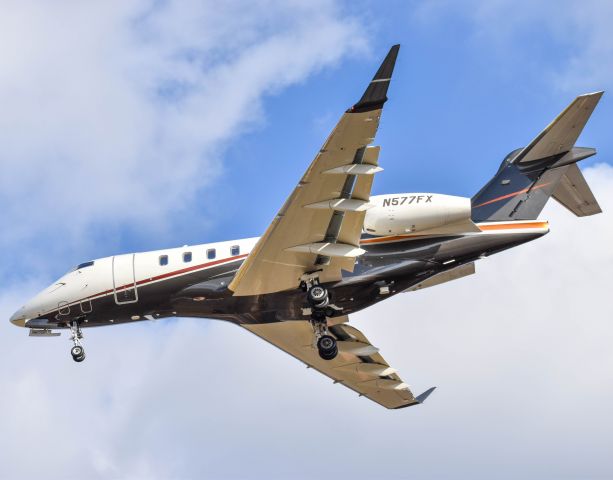 Embraer Legacy 450 (N577FX)